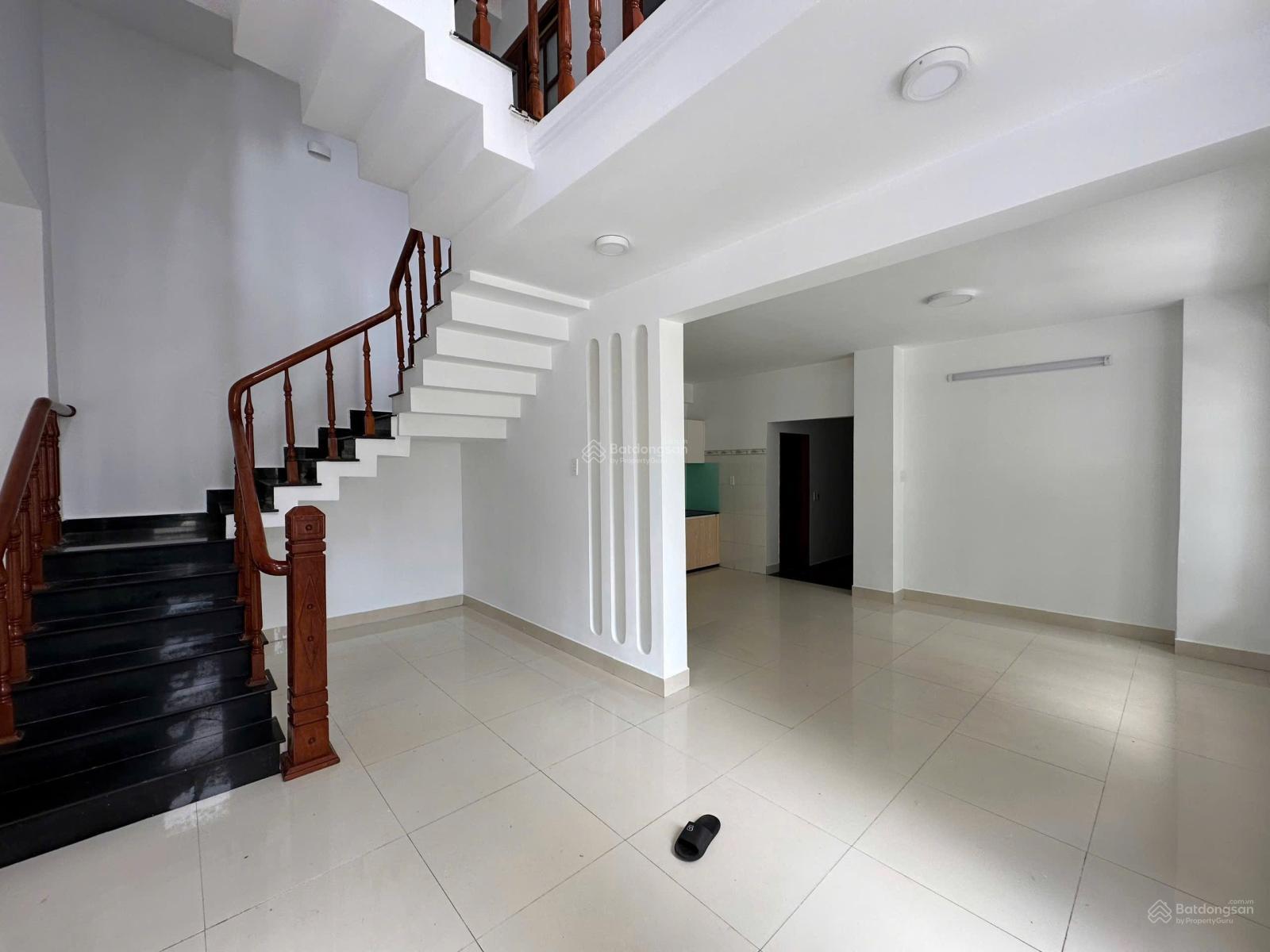 Cho thuê nhà 2 mặt tiền 3 tầng 5 phòng Đinh Đạt gần Vương Thừa Vũ Cho thuê nhà 2 mặt tiền 3 tầng 5 phòng Đinh Đạt gần Vương Thừa Vũ