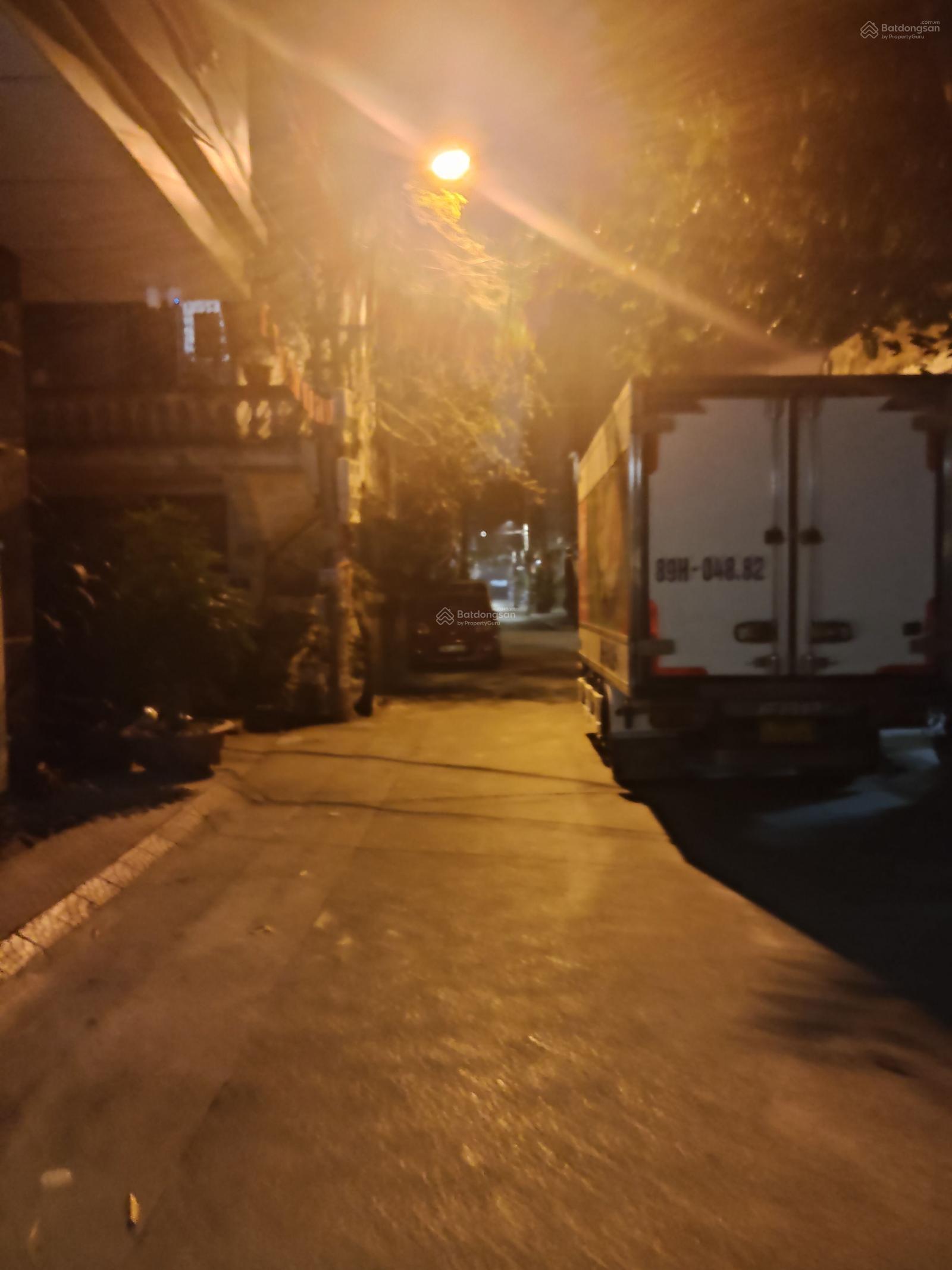 Nhà 4 tầng lô góc ô tô tránh 180m2 giá 29 tỷ tại Phú Thượng