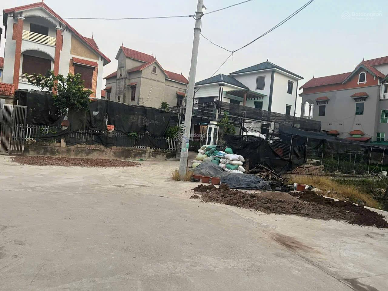 Siêu phẩm 100m làng hoa Phụng Công, giá 58 triệu/m2, vị trí đẹp, đường thông