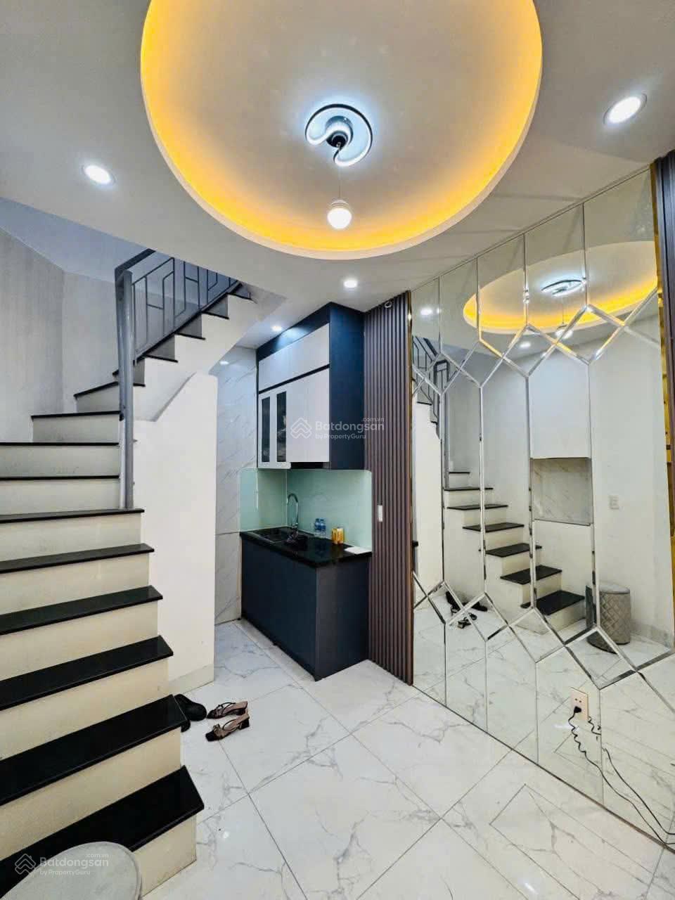 Bán nhà 4 tầng phố Đê La Thành 18m2, 3.6 tỷ