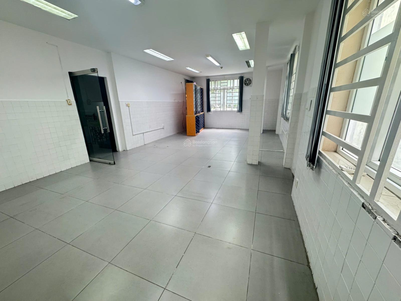 Cho thuê nhà mặt tiền Điện Biên Phủ quận Bình Thạnh DT 4,5x30m hầm 6 lầu thang máy. Giá 105tr/tháng