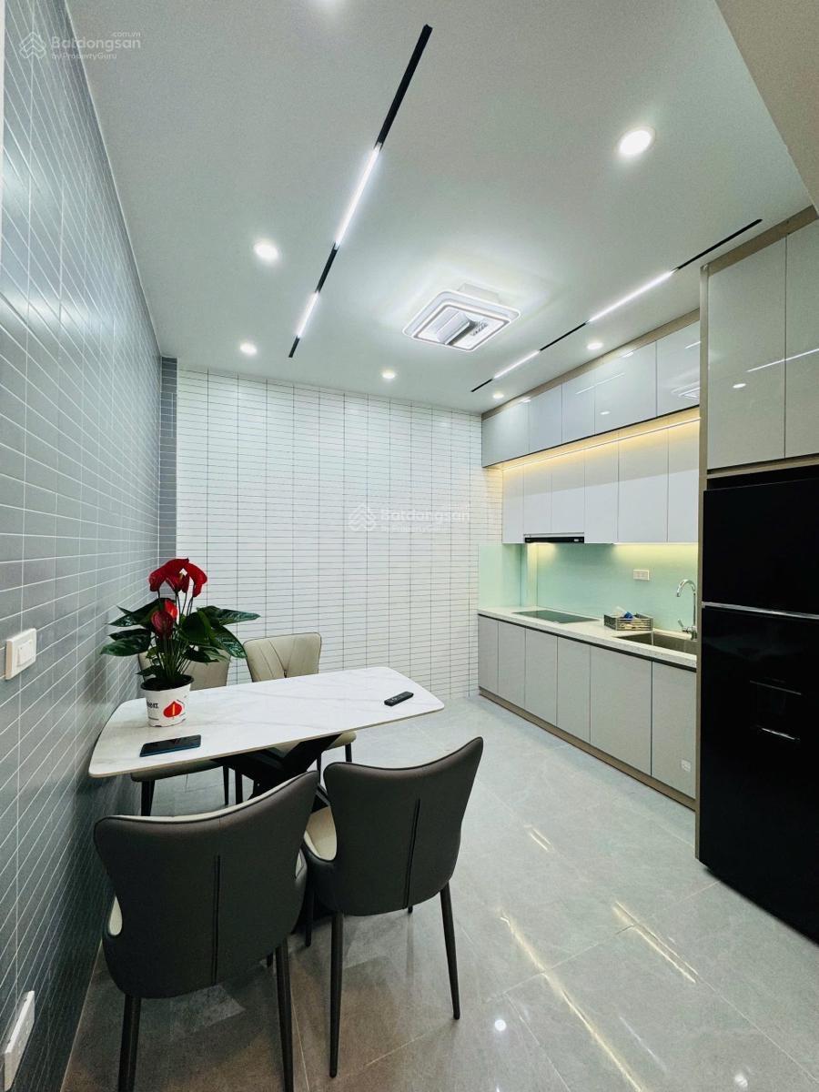 Hiếm có! Phố Thái Thịnh, sát phố, ngõ thông 2 thoáng, cách ôtô 20m, kinh doanh, nhà xây mới 38m2*5T