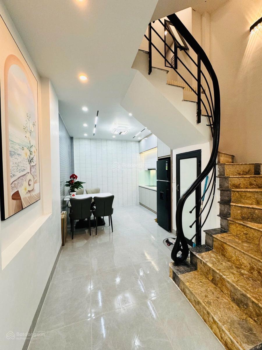 Hiếm có! Phố Thái Thịnh, sát phố, ngõ thông 2 thoáng, cách ôtô 20m, kinh doanh, nhà xây mới 38m2*5T