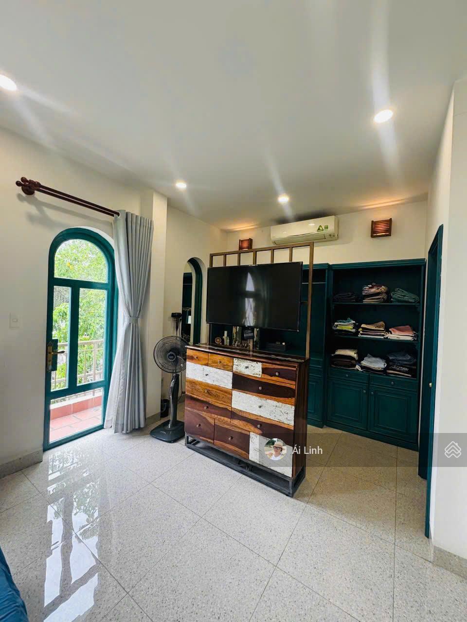 Cho thuê nhà 3 tầng mới xây ngay Phạm Văn Đồng có gara oto ngang 8m siêu rộng tiện mở spa, cty, ở