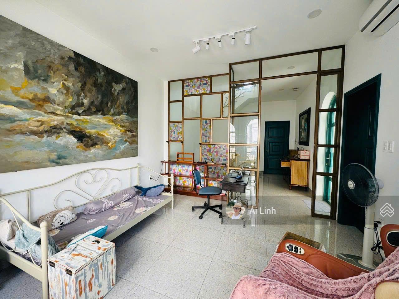 Cho thuê nhà 3 tầng mới xây ngay Phạm Văn Đồng có gara oto ngang 8m siêu rộng tiện mở spa, cty, ở