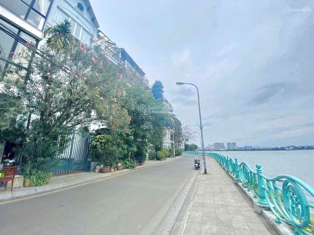 Bán nhà mặt phố Quảng Khánh 363m2, giá: 425 tỷ. Tây Hồ