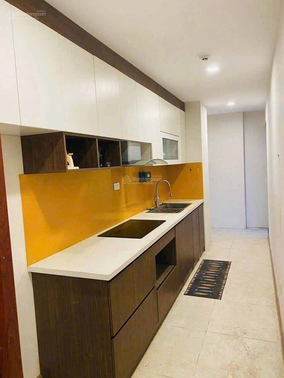 Cho thuê căn hộ chung cư Sky Central 176 Định Công, Hoàng mai 70m2 2PN cơ bản 11tr.