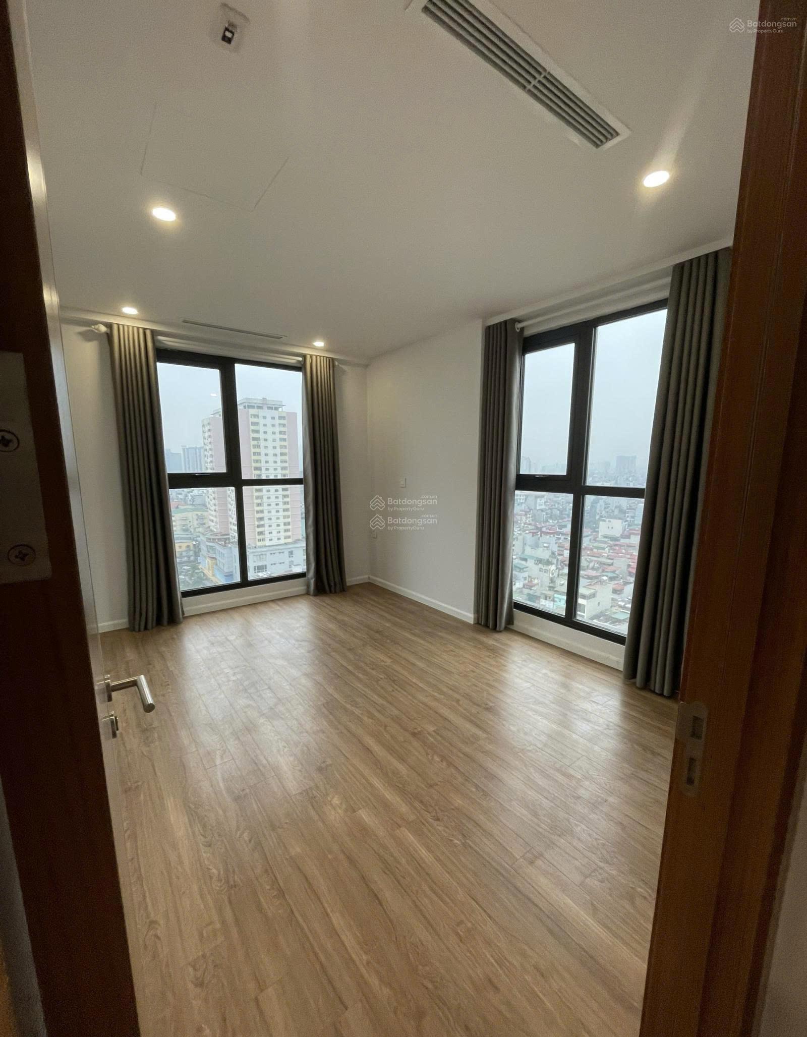 Cho thuê căn hộ chung cư Sky Central 176 Định Công, Hoàng mai 70m2 2PN cơ bản 11tr.