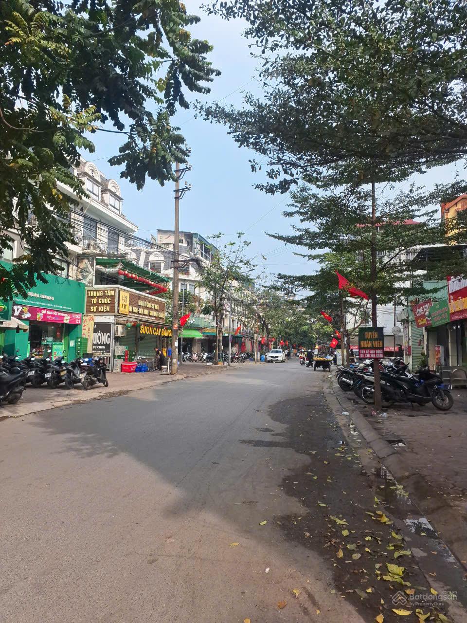 Cho thuê nhà 67 phùng khoang nam thắng làm nhà hàng,DT 100m * 5 tầng,giá 45 triệu,LH 0968 120 ***