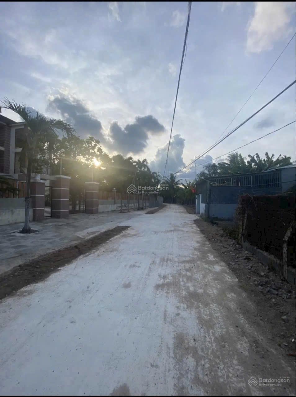 Sót lại hai lô trung tâm Phước Đồng cách Nguyễn Tất Thành 50m dt 113m2 đường 5m Sót lại hai lô trung tâm Phước Đồng cách Nguyễn Tất Thành 50m dt 113m2 đường 5m