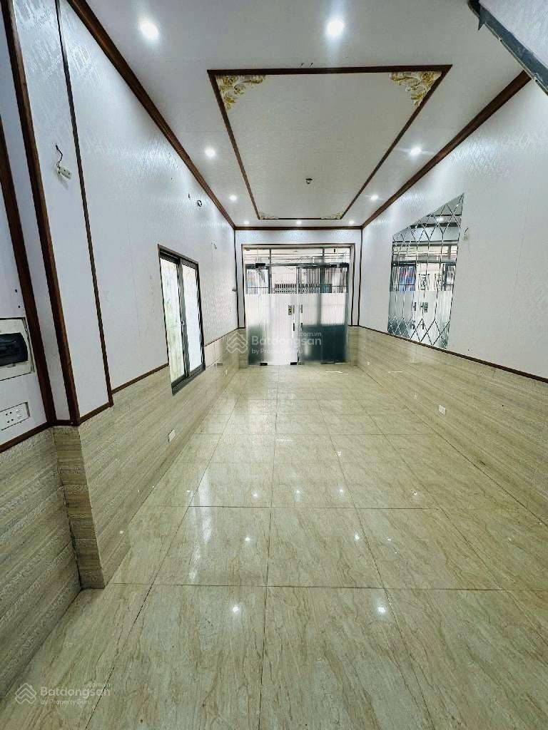 Bán nhà Vũ Tông Phan - Mặt ngõ ô tô kinh doanh - Lô góc nở hậu 33m 2 tầng giá 3,65 tỷ