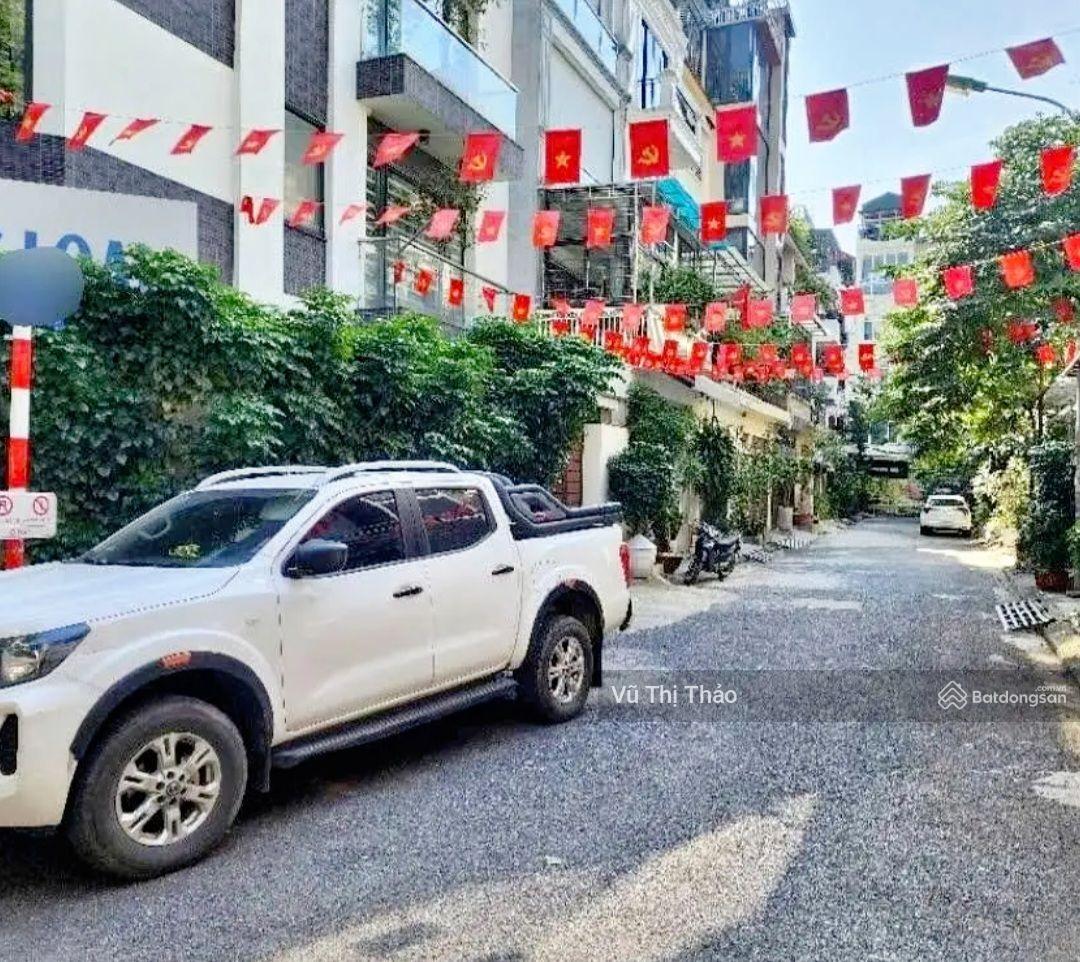 Chính chủ bán nhà tập thể Nguyên Hồng, Chùa Láng, 82m2 3PN, 2WC, nhà đẹp, mặt phố, có sân, có sổ đỏ Chính chủ bán nhà tập thể Nguyên Hồng, Chùa Láng, 82m2 3PN, 2WC, nhà đẹp, mặt phố, có sân, có sổ đỏ