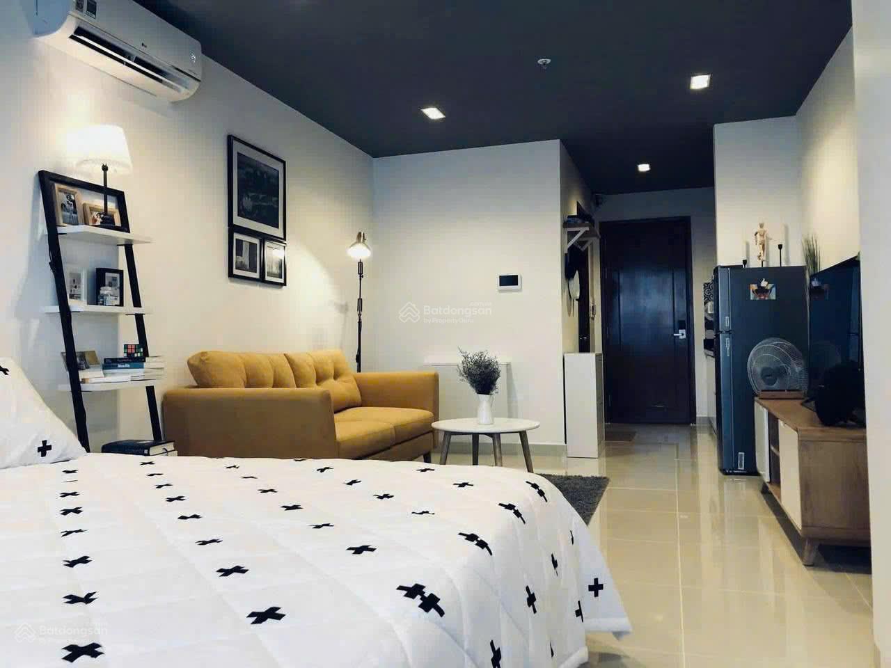 Chính chủ cần cho thuê gấp căn hộ Sky Center 36m2 OT 9.5 triệu ở liền.ĐT: 0909 476 *** Cường view mát