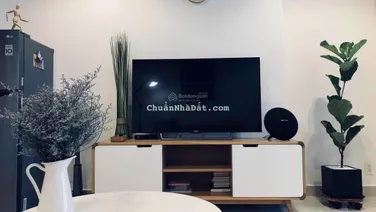 Chính chủ cần cho thuê gấp căn hộ Sky Center 36m2 OT 9.5 triệu ở liền.ĐT: 0909 476 *** Cường view mát