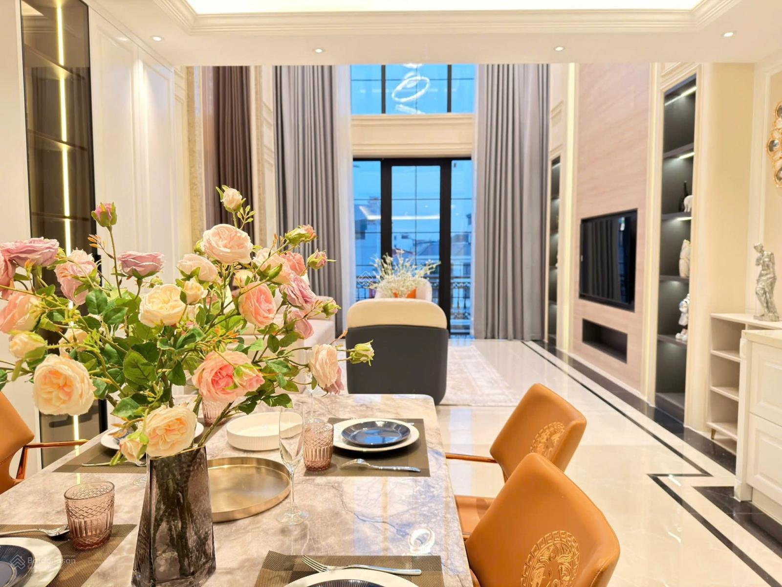 Bán nhà phố Đàm Quang Trung, Long Biên, 70m2, 7 tầng, giá 29.8 tỷ, thang máy vỉa hè rộng kinh doanh