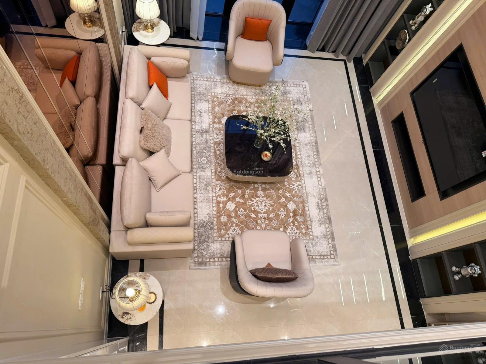 Bán nhà phố Đàm Quang Trung, Long Biên, 70m2, 7 tầng, giá 29.8 tỷ, thang máy vỉa hè rộng kinh doanh