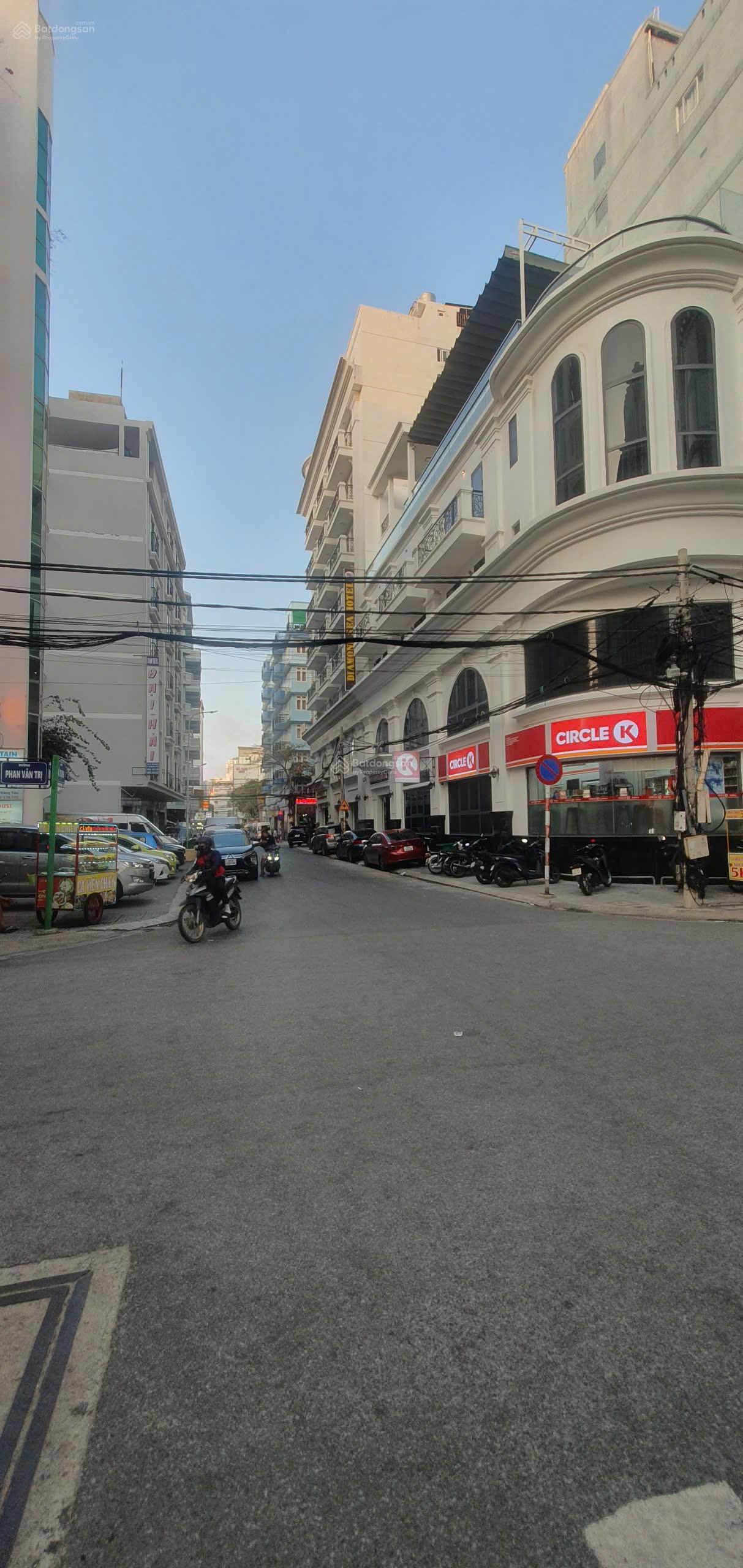 Bán nhà mặt tiền Phan Văn Trị - cách biển 50m