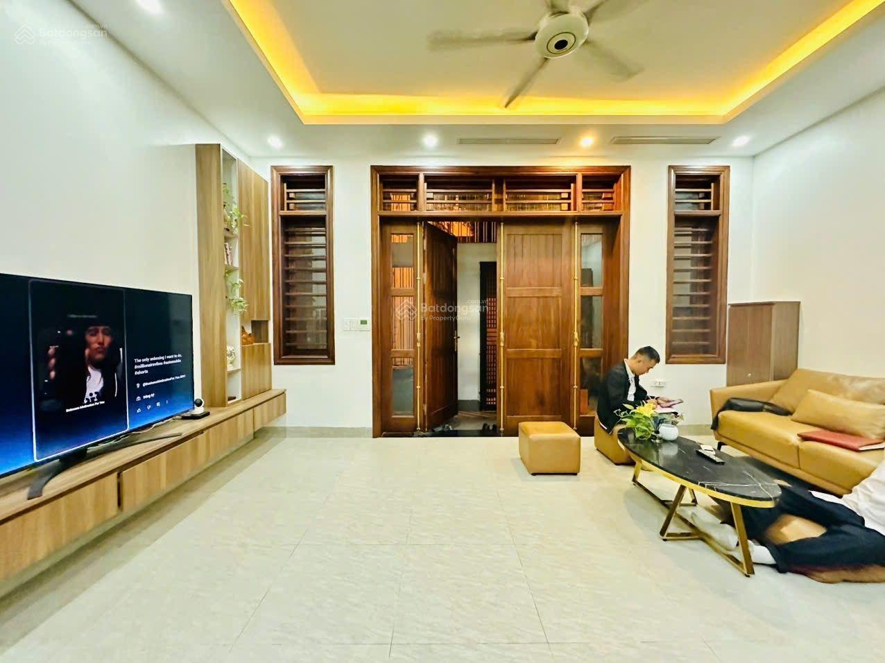 Siêu phẩm nhà đẹp Cầu Giấy - dân xây chắc chắn - dt 65m2 x 4 tầng - vị trí đẹp - nhỉnh 16 tỷ