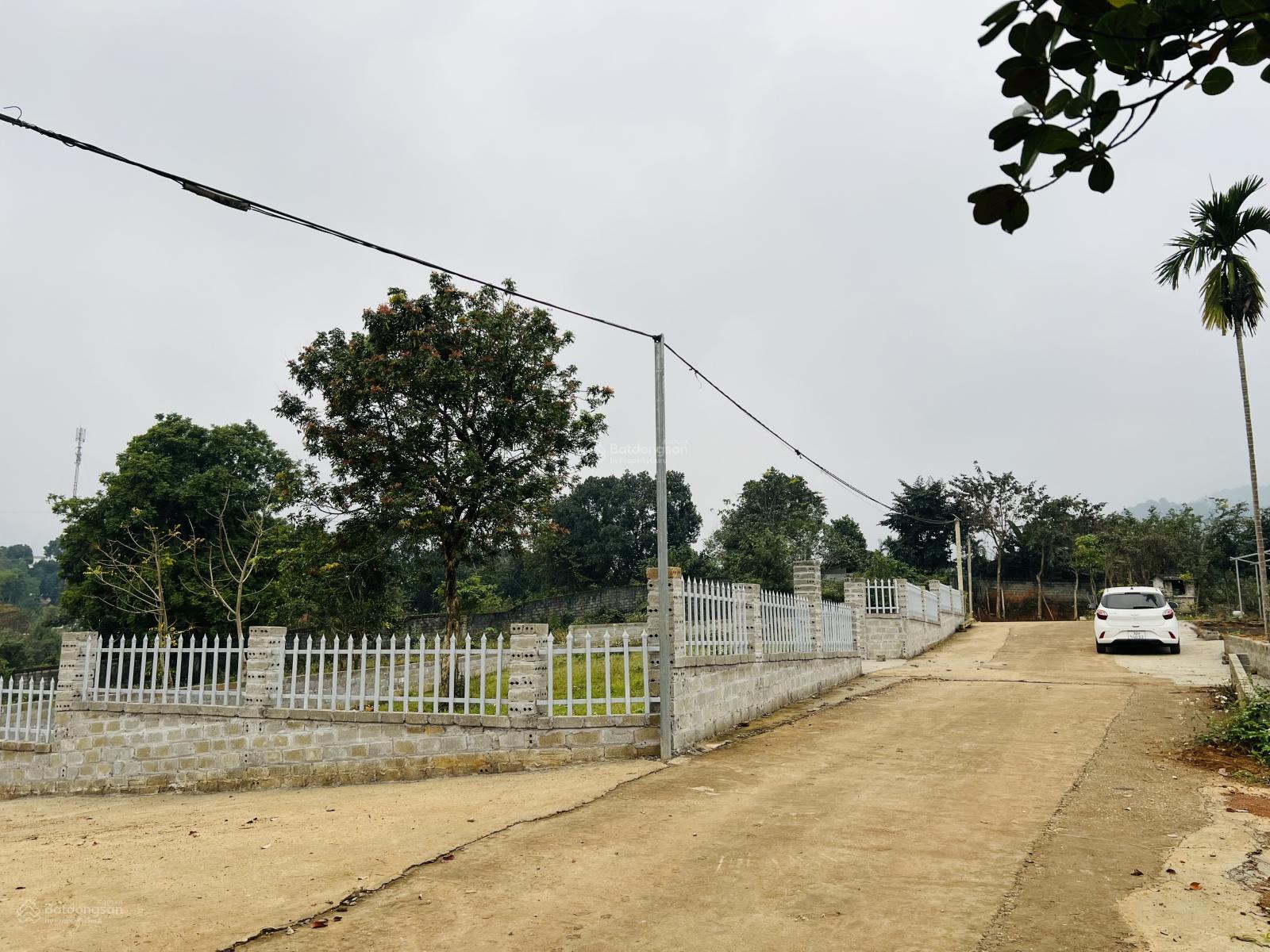 Chính chủ bán gấp lô góc 2 mặt tiền 330m2, giá tốt, lô góc duy nhất đẹp nhất Yên Bài