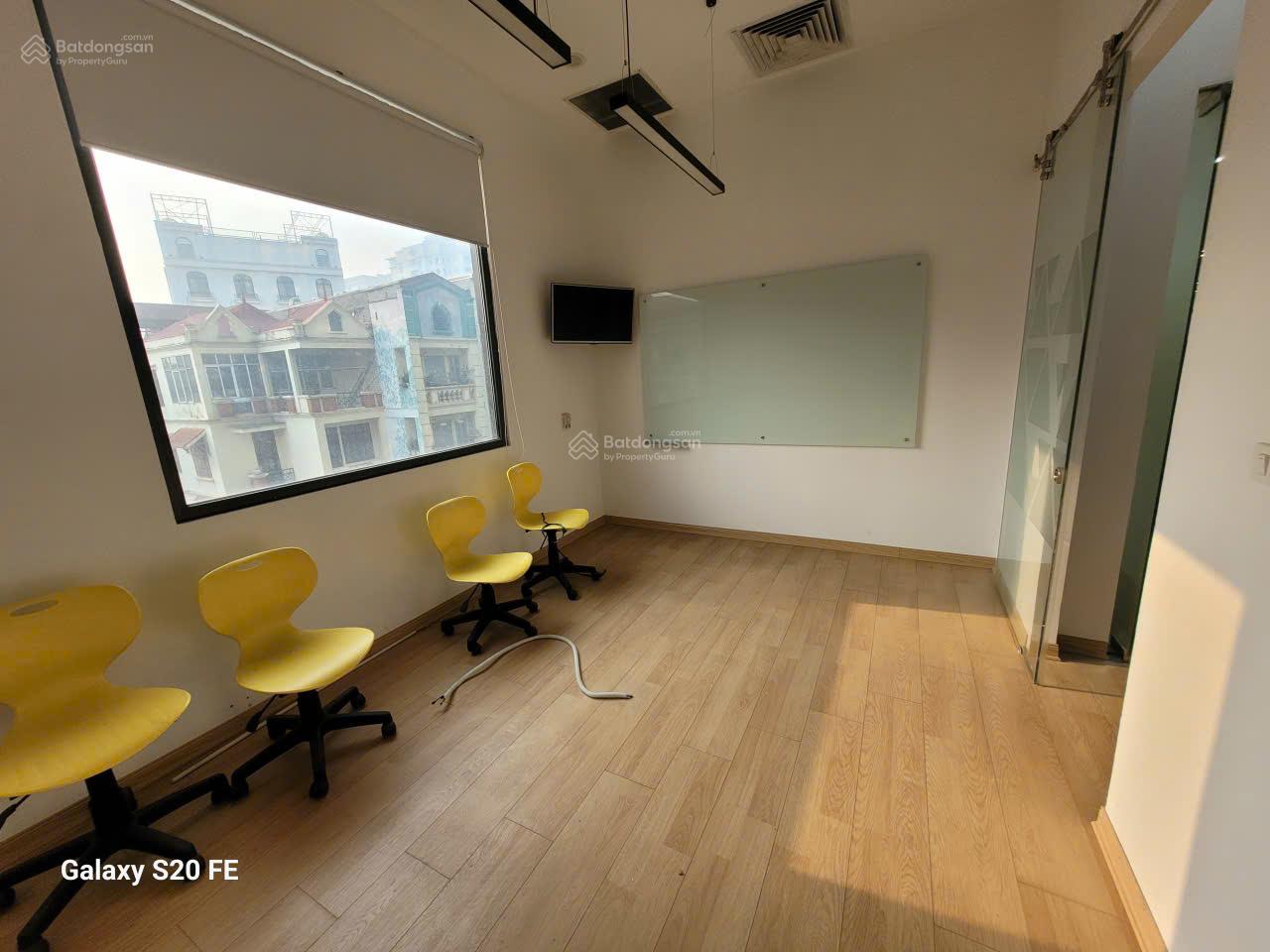 BQL cho thuê Eurowindow Trần Duy Hưng 300m2 sẵn nội thất cắt 100m2, 200m2 view đẹp sẵn nội thất BQL cho thuê Eurowindow Trần Duy Hưng 300m2 sẵn nội thất cắt 100m2, 200m2 view đẹp sẵn nội thất