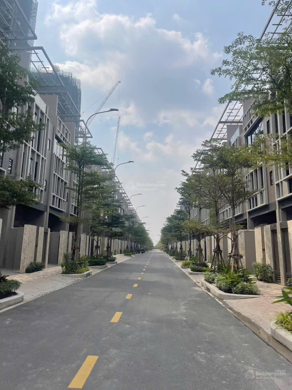 Cho thuê Nhà phố 1 trệt 2 lầu tại Sycamore Bình Dương, 45 triệu, 4PN, 4WC