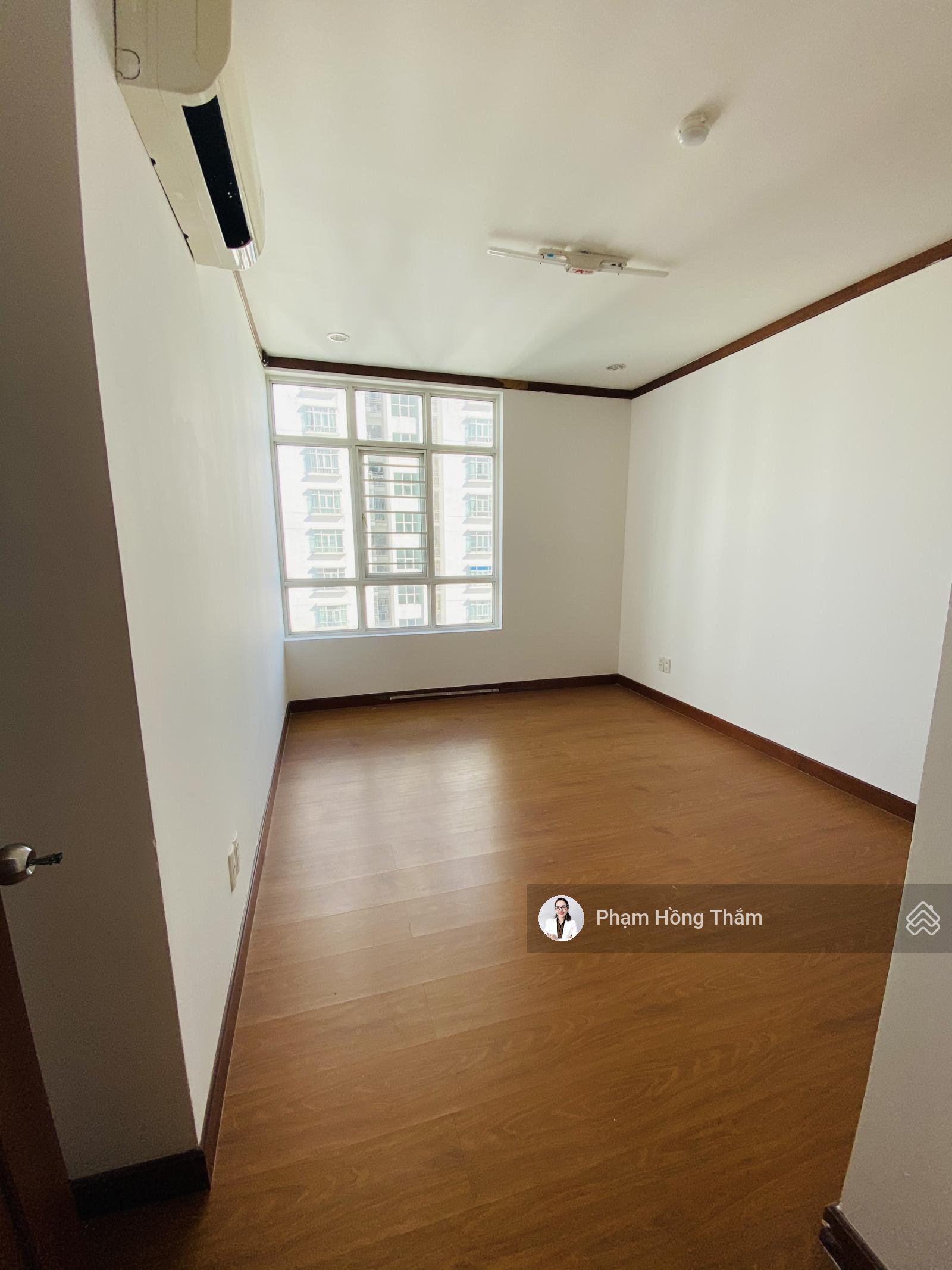 Bán căn hộ Hoàng Anh - Giai Việt, DT115m2, 2PN, 2WC, sổ hồng, giá 5,4 tỷ. LH 0933 888 *** - Ms Thắm Bán căn hộ Hoàng Anh - Giai Việt, DT115m2, 2PN, 2WC, sổ hồng, giá 5,4 tỷ. LH 0933 888 *** - Ms Thắm