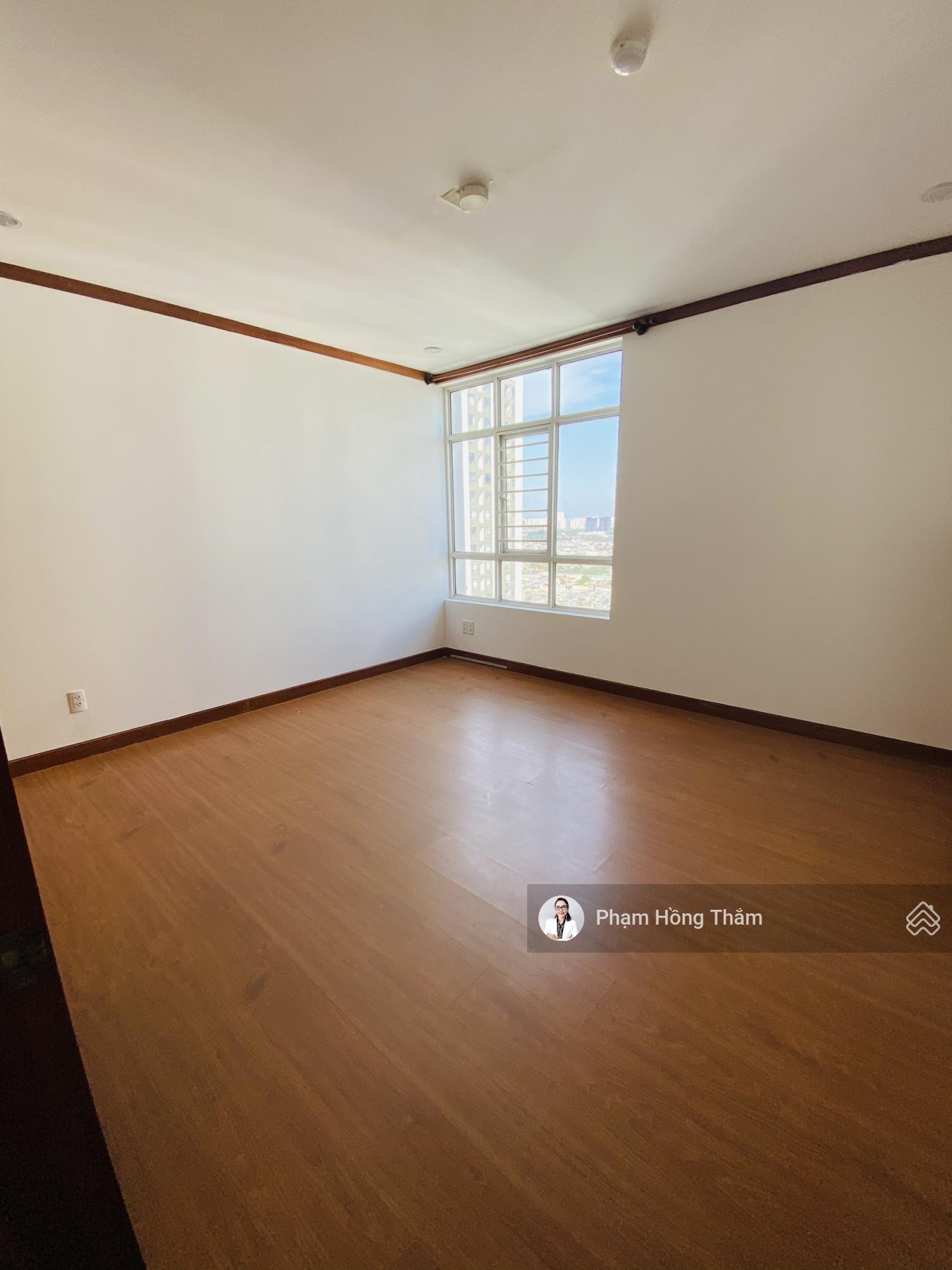 Bán căn hộ Hoàng Anh - Giai Việt, DT115m2, 2PN, 2WC, sổ hồng, giá 5,4 tỷ. LH 0933 888 *** - Ms Thắm Bán căn hộ Hoàng Anh - Giai Việt, DT115m2, 2PN, 2WC, sổ hồng, giá 5,4 tỷ. LH 0933 888 *** - Ms Thắm