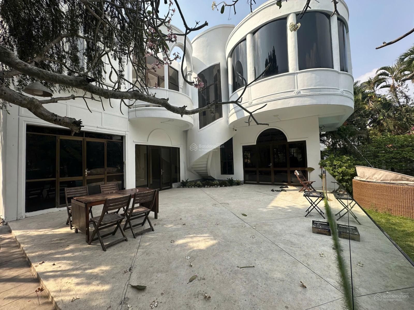 Cho thuê nguyên căn biệt thự Thảo Điền Quận 2, DT 25x30 nhà 200m2, có sân, hồ bơi giá 100 triệu Cho thuê nguyên căn biệt thự Thảo Điền Quận 2, DT 25x30 nhà 200m2, có sân, hồ bơi giá 100 triệu