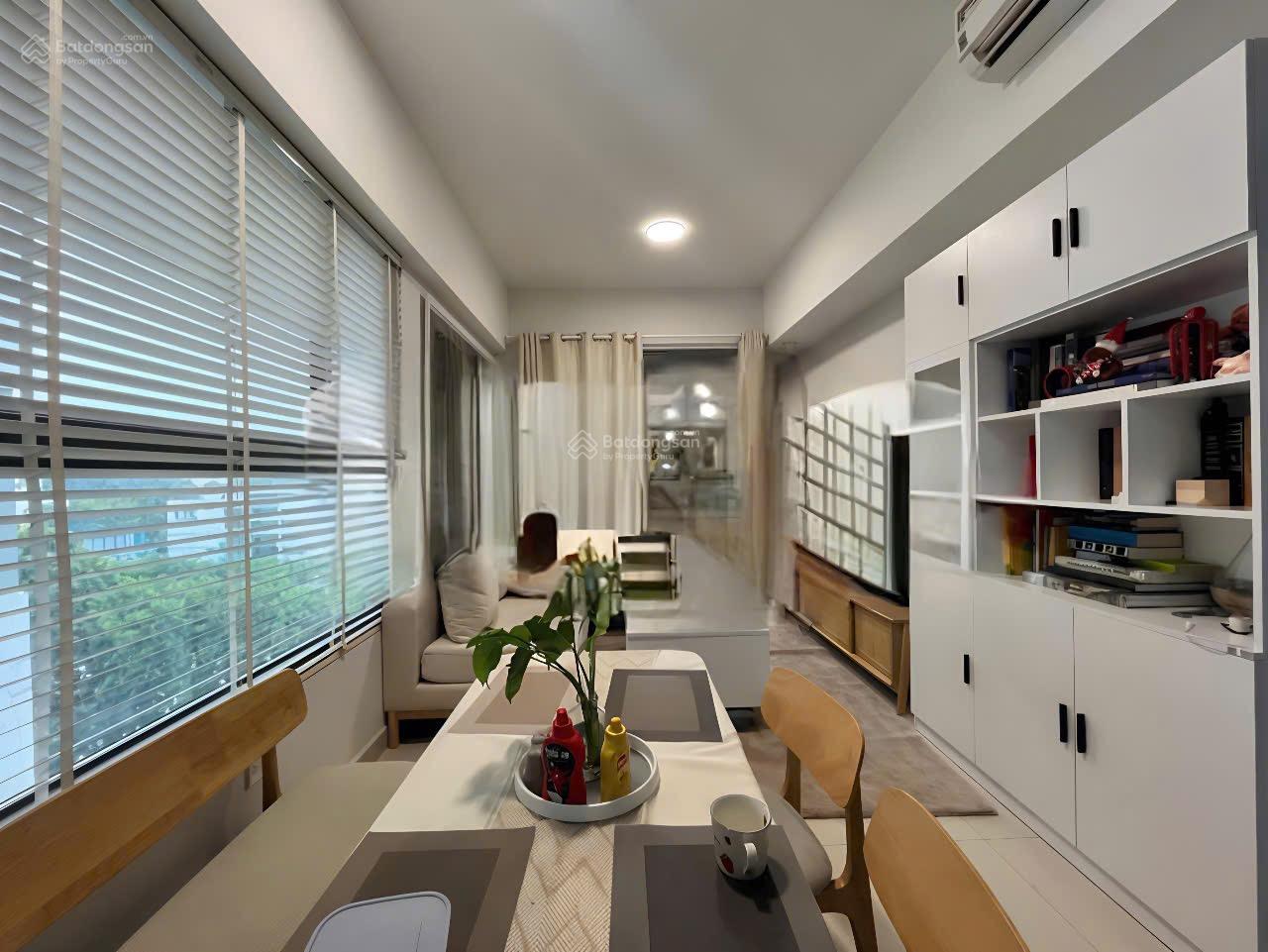 Chủ ngộp gửi bán nhanh CHCC Resgreen Tower 60m Giá 4tỷ. Lh 0846 306 *** xem nhà