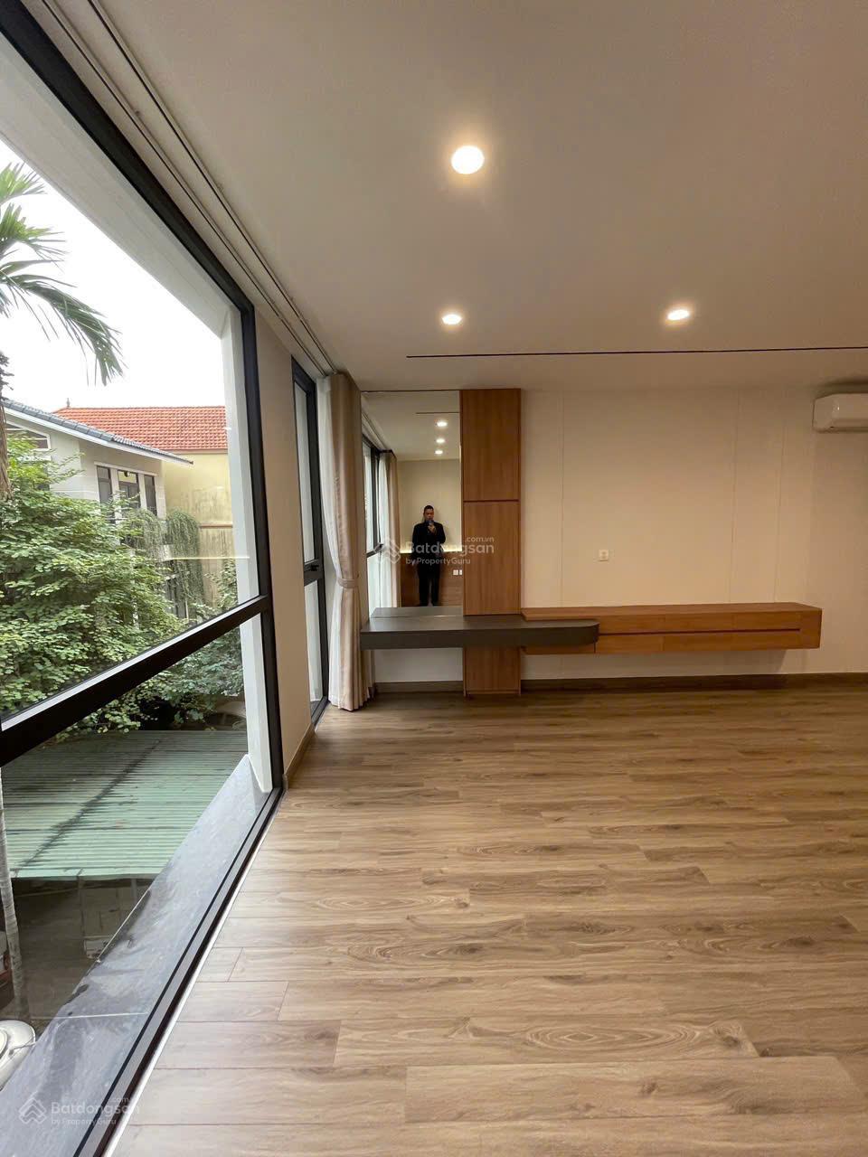 Chính chủ cần bán nhà mới xây 7 tầng 60m2, ngõ thông, có thang máy. Giá 16.8 tỷ gần Hồ Tây