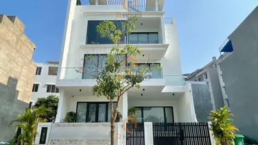 Cho thuê tòa nhà văn phòng ngay Bát Nàn - Thạnh Mỹ Lợi 10*18m, hầm 4 tầng thang máy 90 triệu/tháng