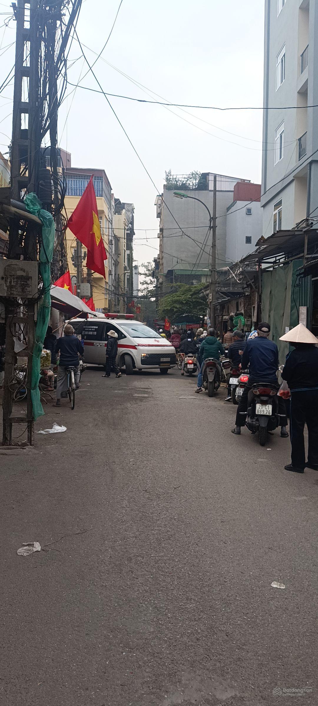 Bán nhà Văn Hương 7 tầng thang máy 3 bước chân ra ô tô tránh