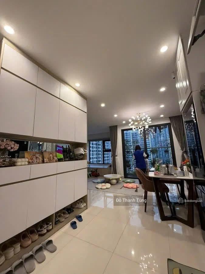 Bán gấp căn chung cư tầng 24 Vinhomes Smart City, tầng đẹp, view thoáng, full nội thất. Giá 5,7 tỷ
