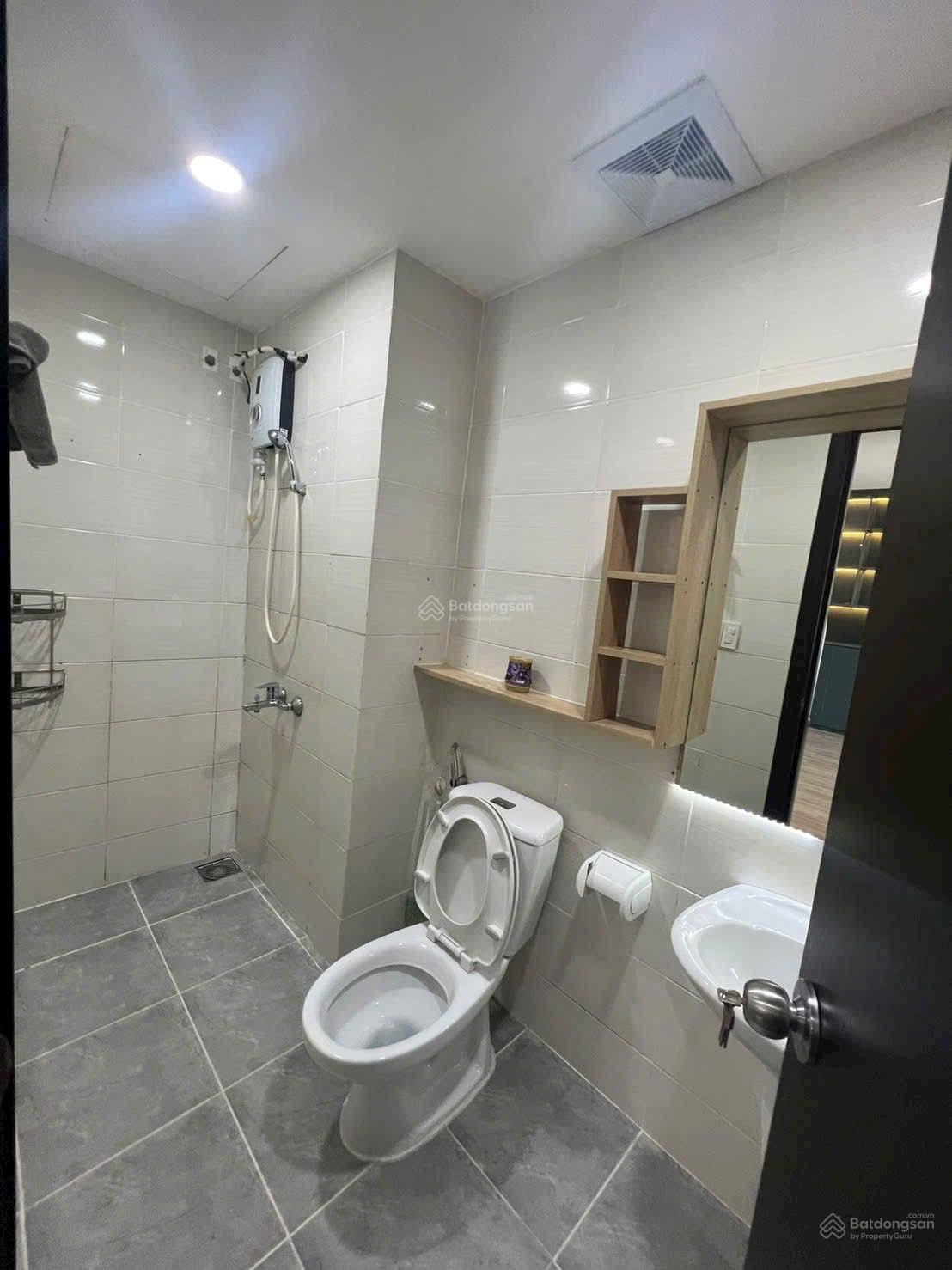 Bán gấp chung cư Lotus Garden giá tốt 71m2 đường Trịnh Đình Thảo, Q. Tân Phú 2 phòng ngủ có sổ hồng