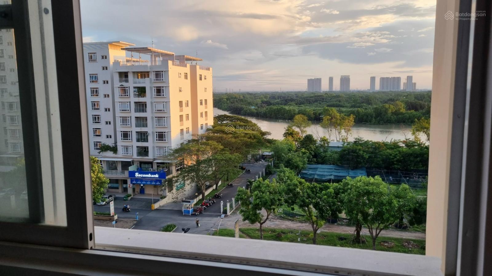 Gấp. Chủ giảm giá bán gấp căn hộ 3PN lầu cao, căn góc view sông chung cư Green View giá còn 8,8 tỷ