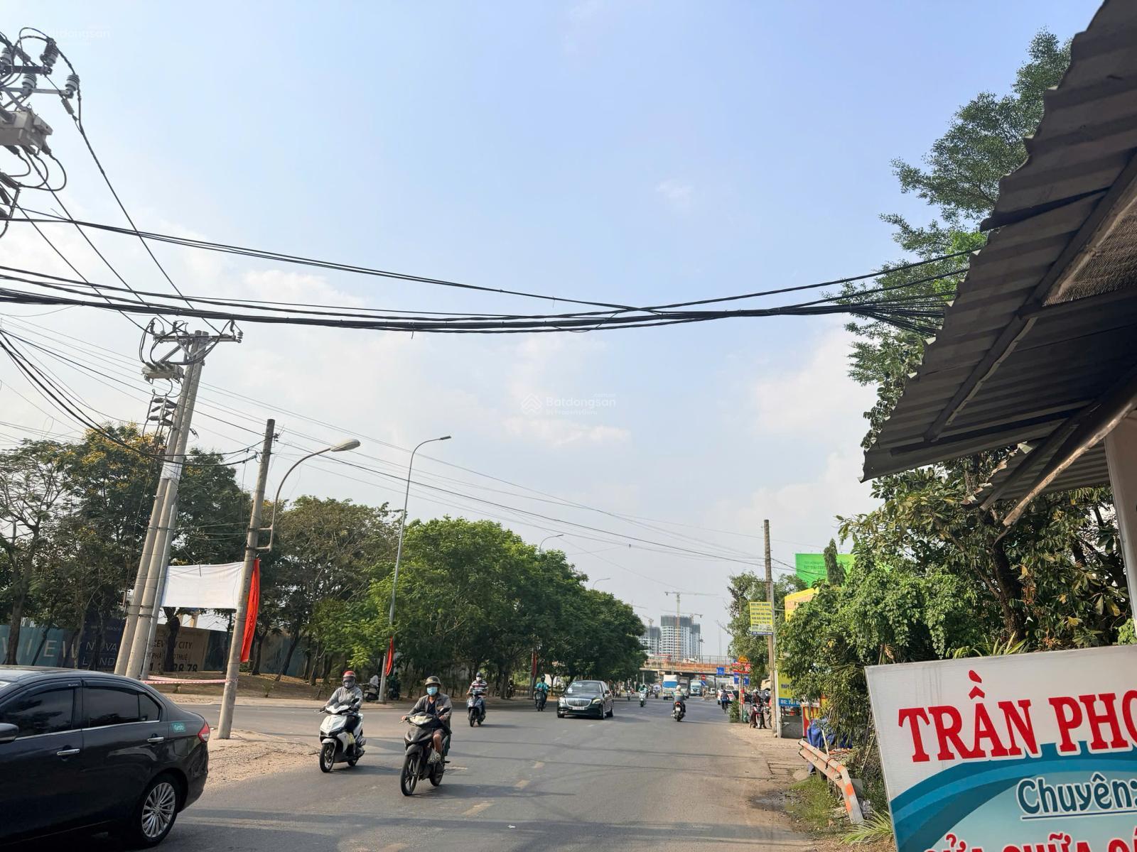 Bán lô đất 2 mặt tiền trước sau đường Đỗ Xuân Hợp, P. Bình Trưng, TP. HCM