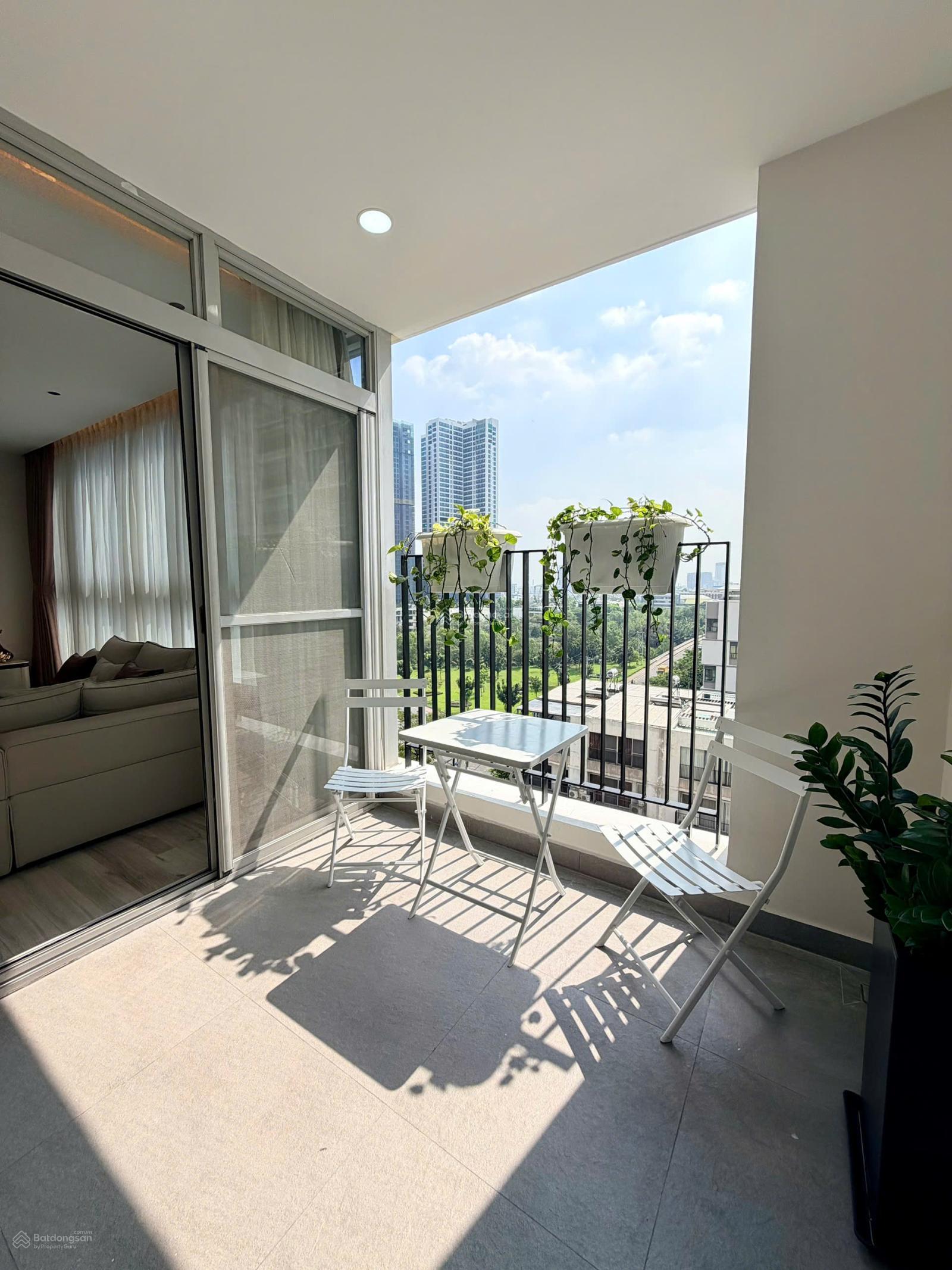 Bán căn hộ Star Hill Dt: 112m2 - nhà đầy đủ nội thất - nhà mới 100% - Giá 12,6 tỷ còn TL 0933 199 ***