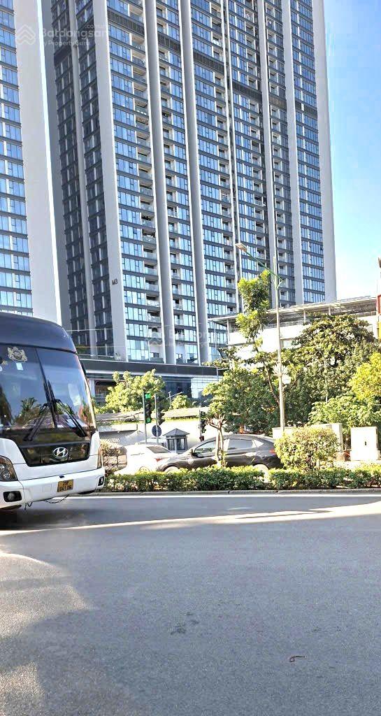 Bán nhà mặt phố Nguyễn Văn Huyên 200m2, 10 tầng 1 hầm giá: 178 tỷ. Cầu Giấy