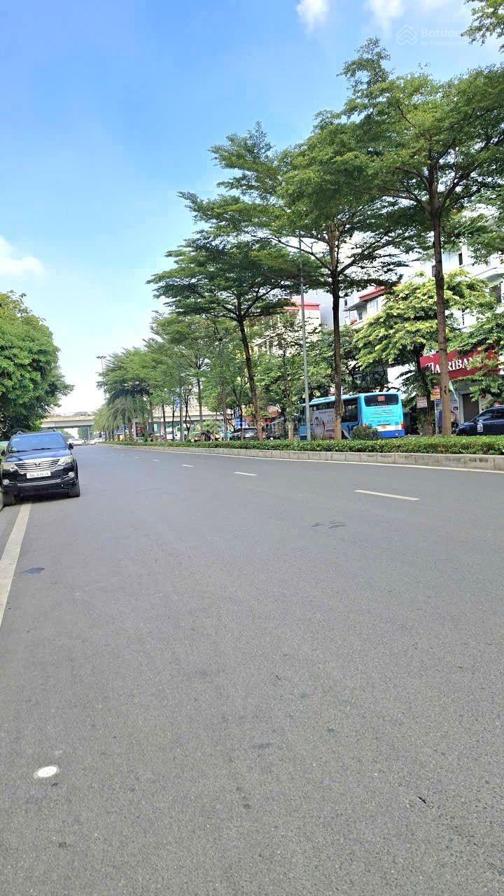 Bán nhà mặt phố Nguyễn Văn Huyên 200m2, 10 tầng 1 hầm giá: 178 tỷ. Cầu Giấy