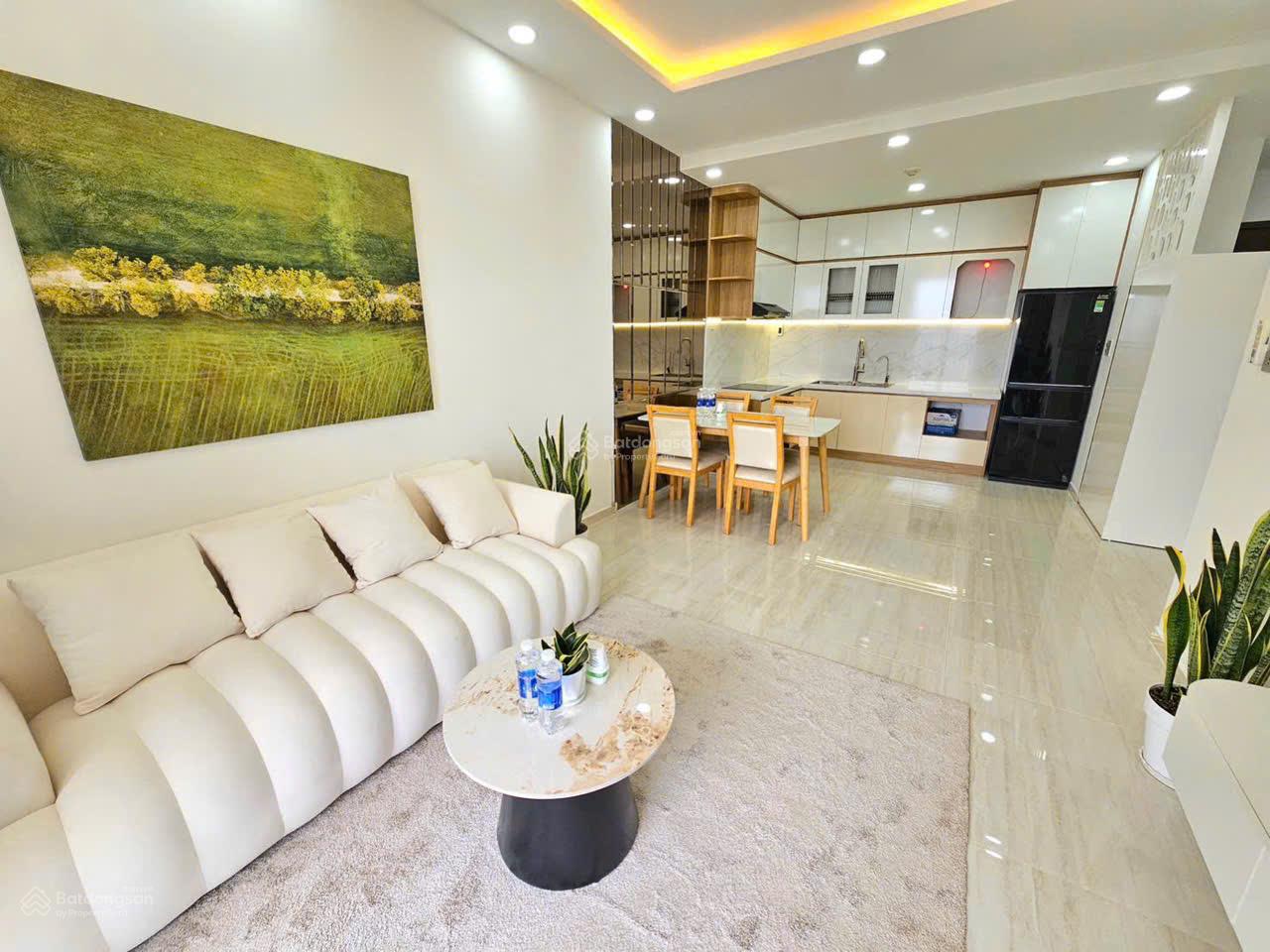 Chính chủ cần cho thuê gấp căn hộ ResGreen Tower 65m2 2PN giá 10 triệu ở liền. ĐT: 0909 476 *** Cường