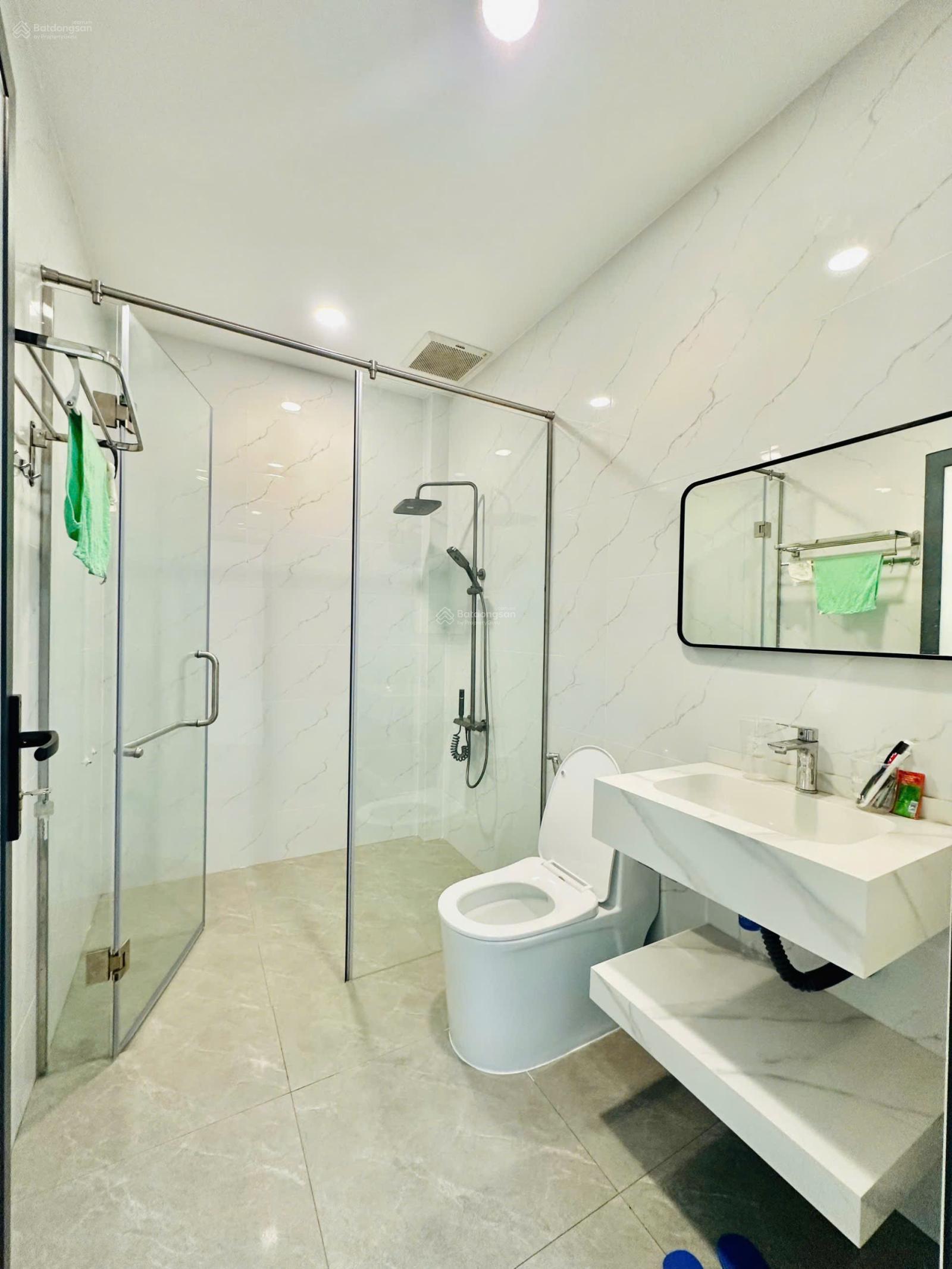 Cho thuê nhà mới Lê Văn Sỹ, Quận 3. Có thang máy, chỉ 35 triệu/tháng