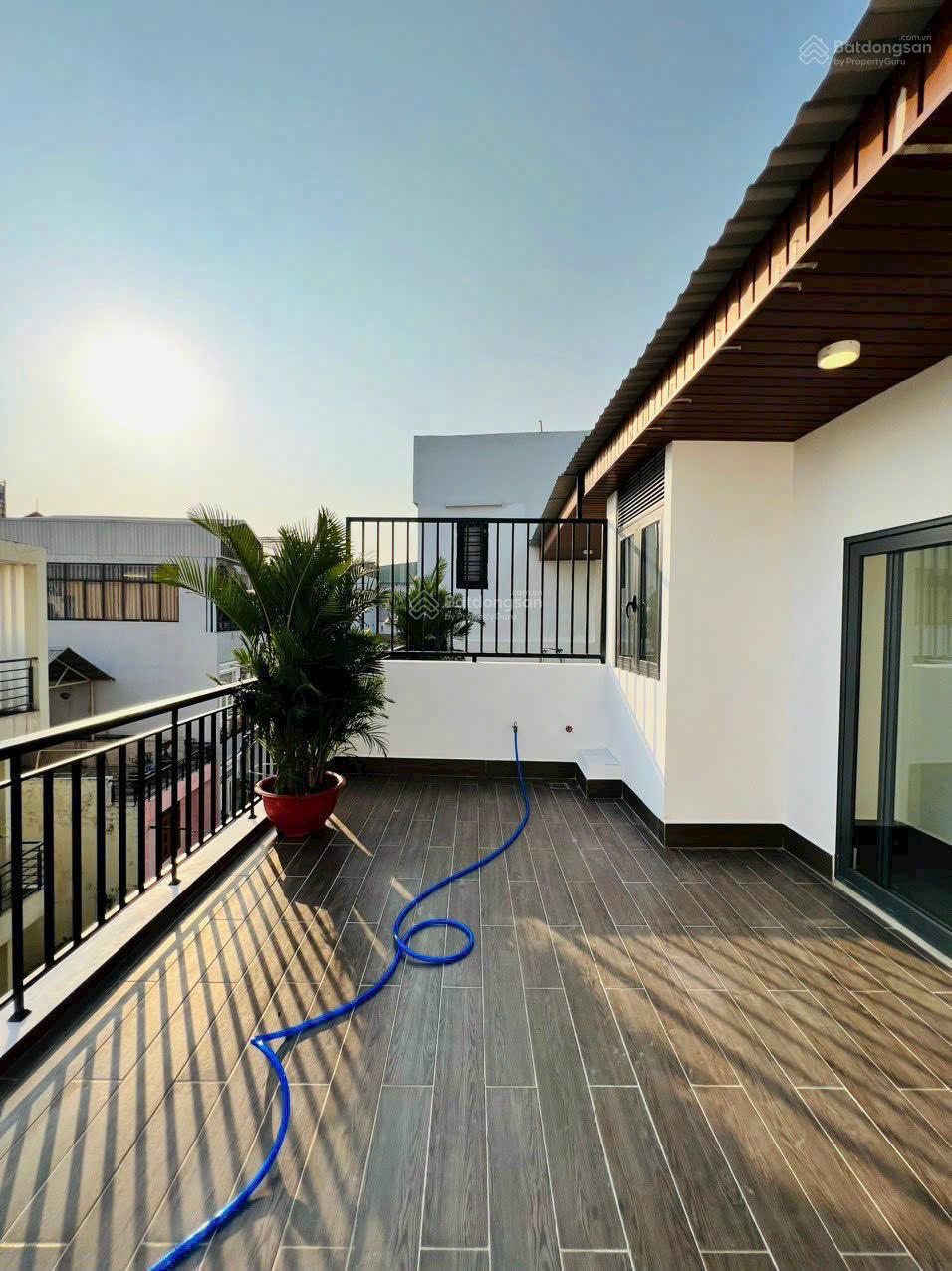 Cho thuê nhà mới Lê Văn Sỹ, Quận 3. Có thang máy, chỉ 35 triệu/tháng