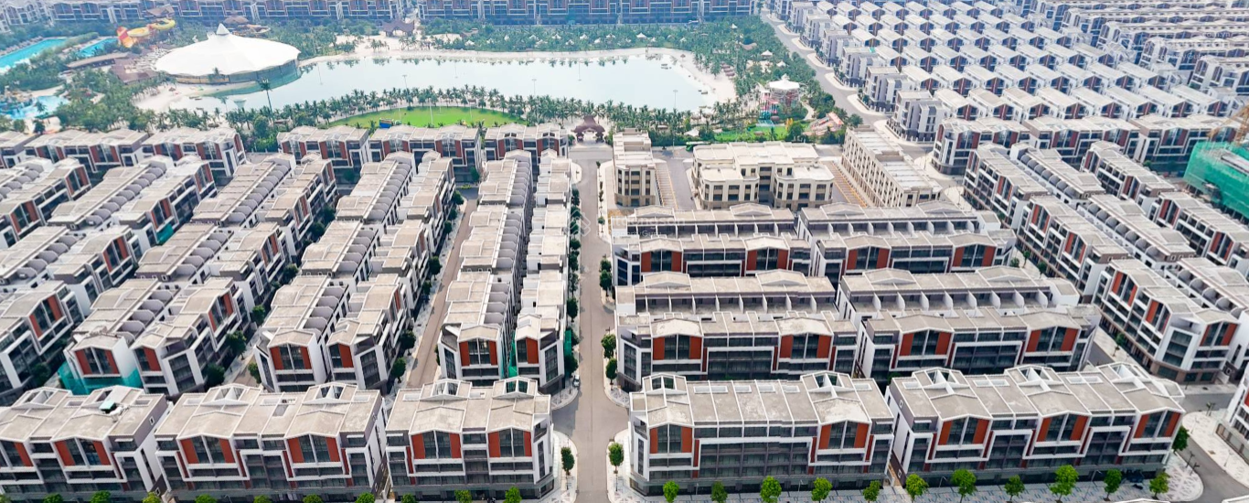 Bán liền kề xẻ khe Phố Biển PB11-02, 135,8m² giá 21.754 tỷ Hoàn thiện 5 tầng, căn VIP gần vịnh biển