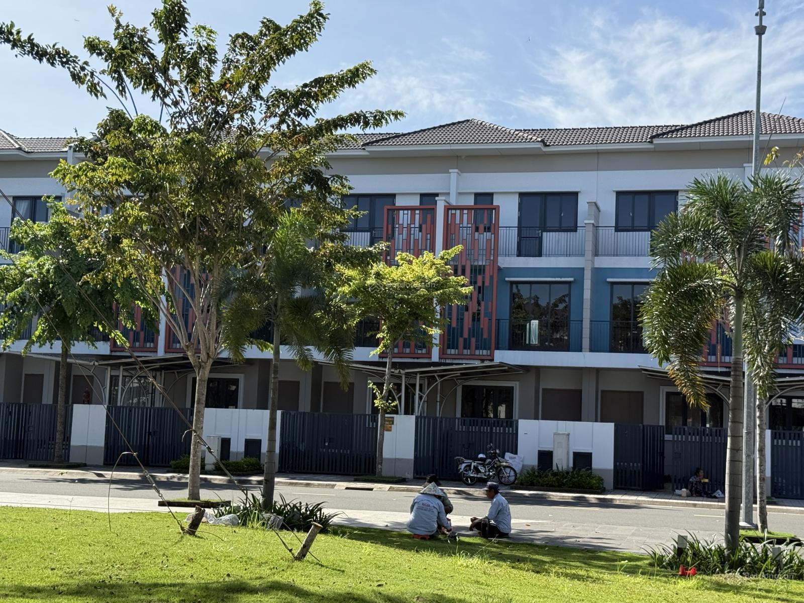 Nhà 3 TẦNG HÀNG TIẾN ĐỘ GIÁ TỐT TẠI SUNCASA CENTRAL