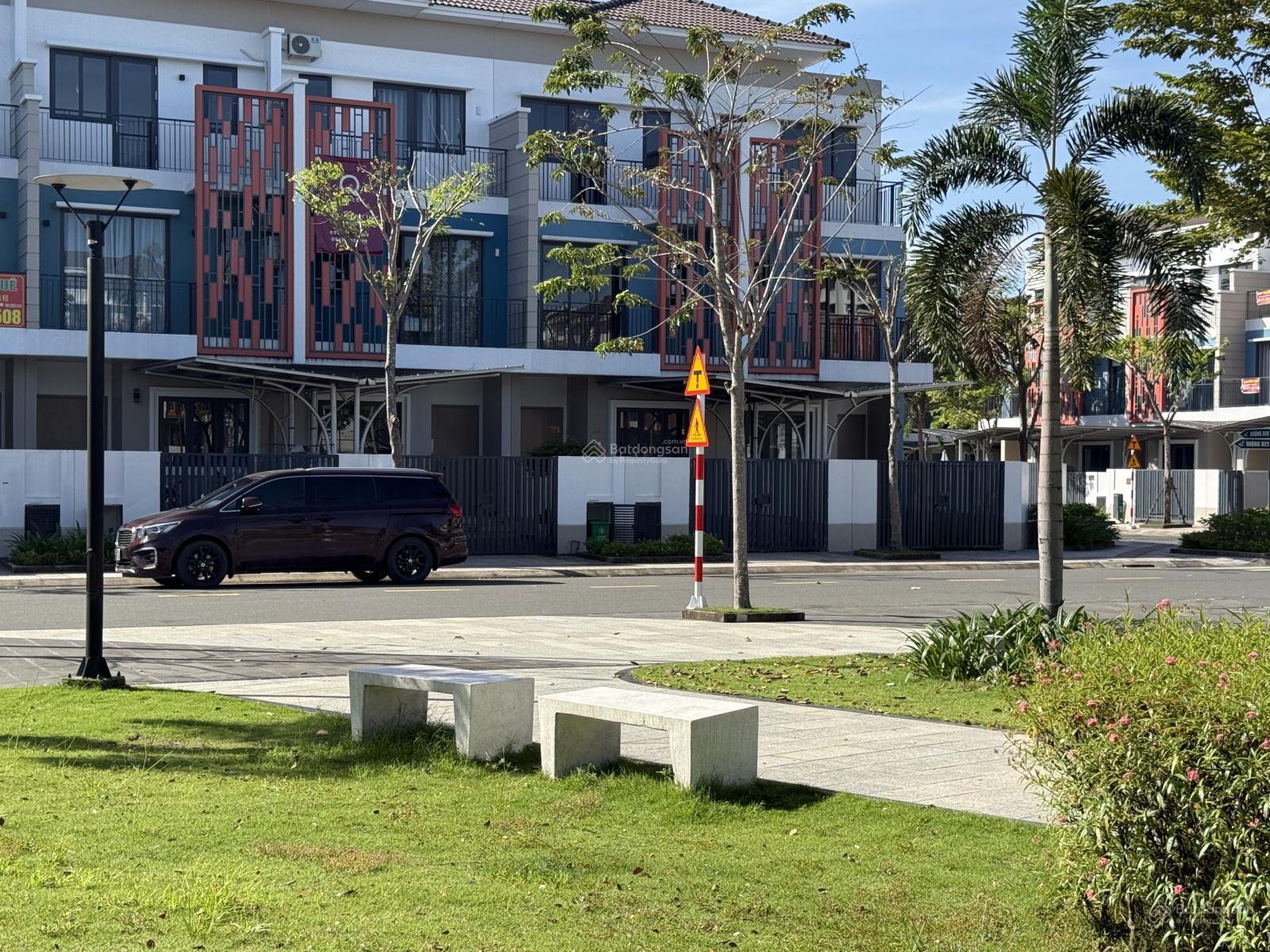 Nhà 3 TẦNG HÀNG TIẾN ĐỘ GIÁ TỐT TẠI SUNCASA CENTRAL