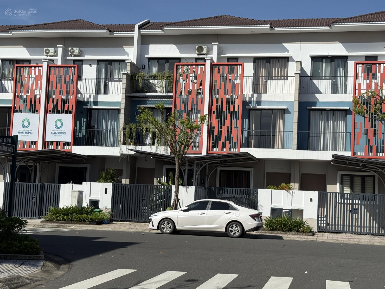 Nhà 3 TẦNG HÀNG TIẾN ĐỘ GIÁ TỐT TẠI SUNCASA CENTRAL