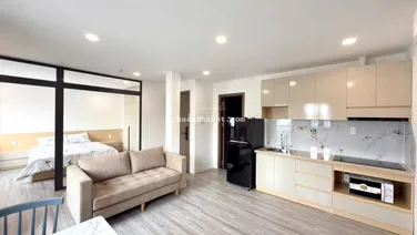 Căn hộ chung cư 50m2 có ban công cửa sổ thoáng - thang máy mới ngay gần Ngã 6 Cộng Hoà Quận 5