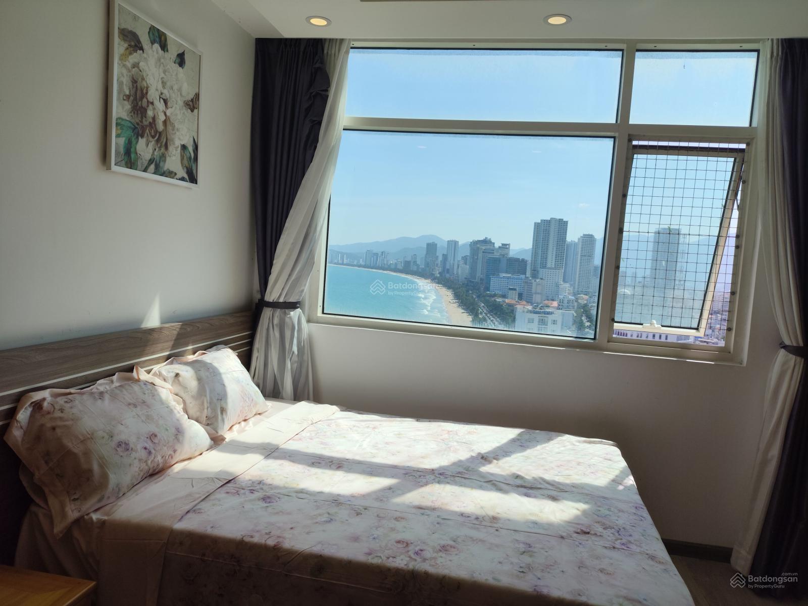 CẦN TIỀN bán căn HIẾM góc 74 76m2, nt mới 95% view biển+phố đẹp tại Mường Thanh số 4 Trần Phú