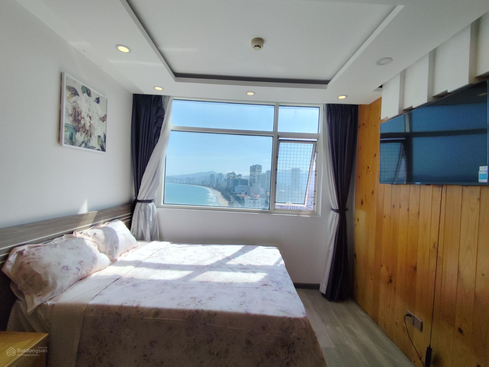 CẦN TIỀN bán căn HIẾM góc 74 76m2, nt mới 95% view biển+phố đẹp tại Mường Thanh số 4 Trần Phú