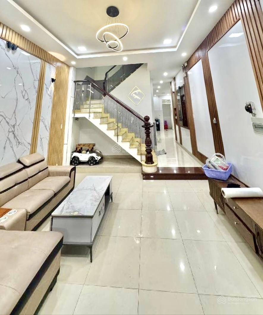 Nhà sát phố Tô Hiệu, Hoà Bình, gần Đầm Sen - 5.5 x 25m - nở hậu tài lộc - nhỉnh 70tr/m2